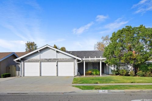 621 Chestnut Ave, Orange, CA 92867-3741
