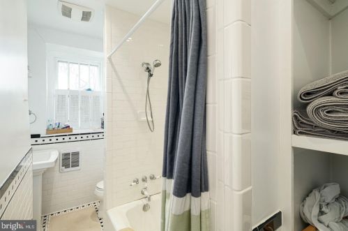 7317 Bryan St, Philadelphia PA 19119-1634 exterior