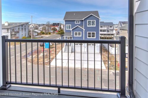 1217 Niihau Dr, Lacey NJ  08731-4702 exterior