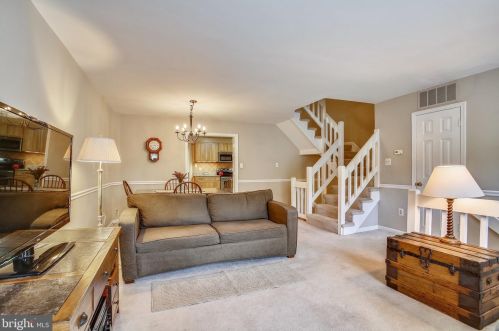 6631 Westbury Oaks Ct, Springfield, VA 22152-2518