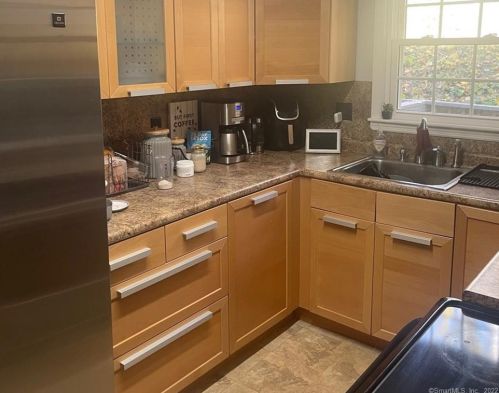 2 Belmont Ln, Danbury, CT 06810-6468