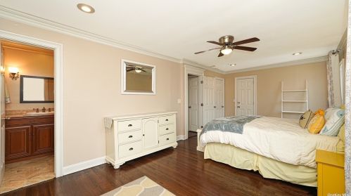 255 Maple St, Islip Manor NY  11751-4801 exterior