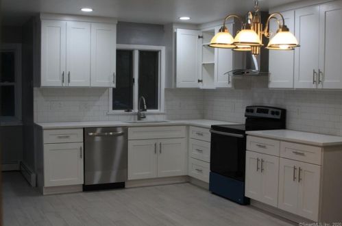 267 Thunder Hill Dr, Stamford, CT 06902-1023