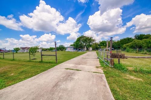 132 Wright Dr, Lost Pines, TX 78612-3300