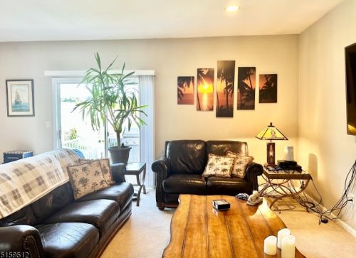 149 Summerhill Dr, Greystone Park, NJ 07950-1188