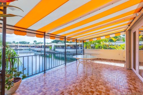 6951 Crown Gate Pl, Hialeah, FL 33014-2006