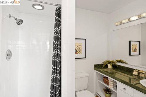 3557 Klamath St, Oakland CA 94602-4126 exterior