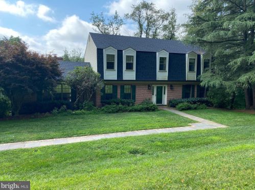 1054 Walker Mill Rd, Great Falls VA  22066-1701 exterior