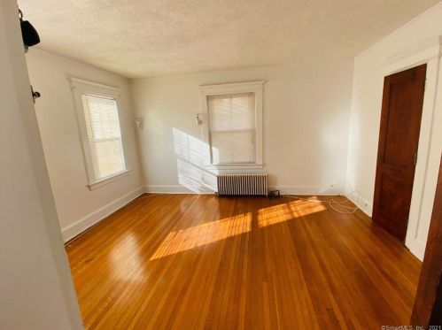 30 Blackman Pl, Bridgeport CT 06604-2424 exterior