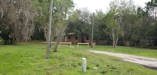 32120 Pike St, Tavares, FL 32778-4607