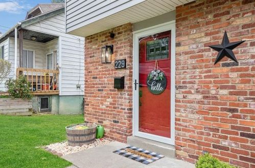 229 Conson Rd, Pittsburgh, PA 15227-3525