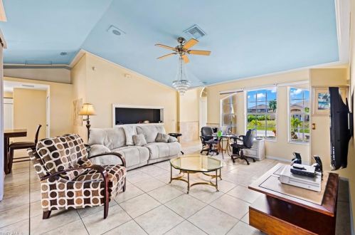 2621 3rd Ave, Cape Coral, FL 33914-4427
