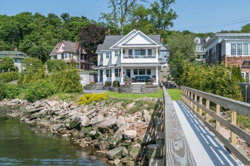 133 Woodbine Ave, Northport, NY 11768-2818