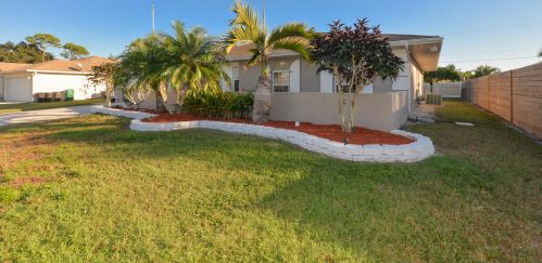 651 Degan Dr, Fort Pierce, FL 34983-2720