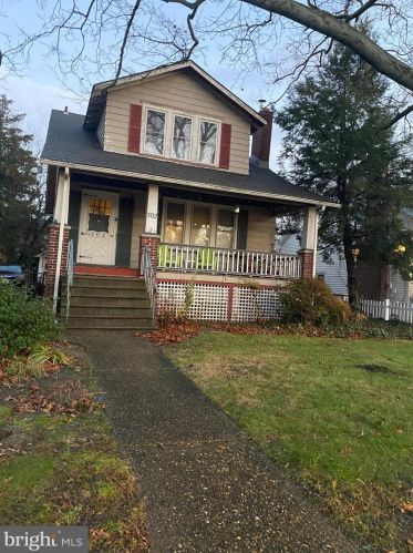 302 Cuthbert Blvd, Camden, NJ 08106-1015