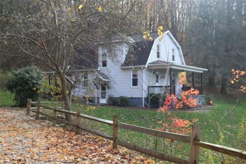 121 Hixson Ln, South Connellsville, PA 15425-6527