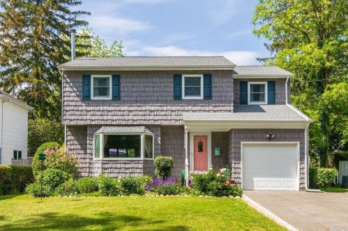 7 Suffolk Pl, Huntington Station, NY 11746-3020