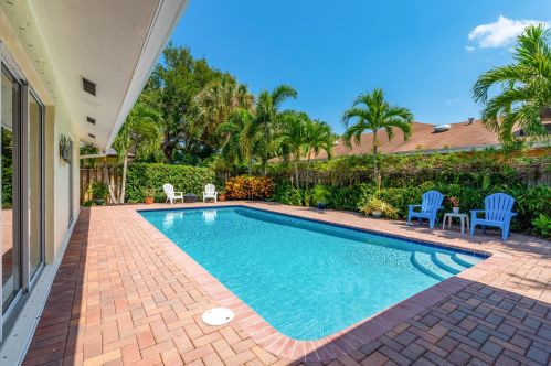 2602 Pepperwood Cir, West Palm Beach FL  33410-5249 exterior