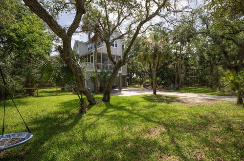 5 Tabby Ln, Isle Of Palms SC 29451-2314 exterior