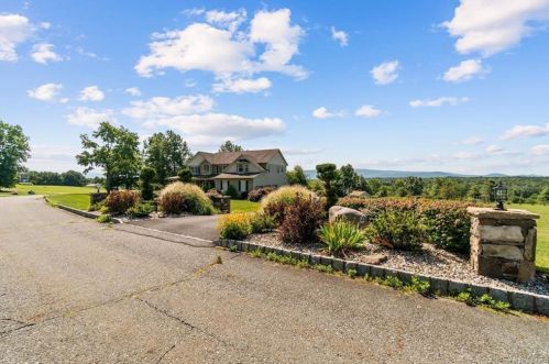 91 Fox Hill Run, Rock Tavern, NY 12575-5602