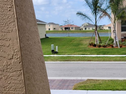 902 Bent Creek Dr, Fort Pierce, FL 34947-1330