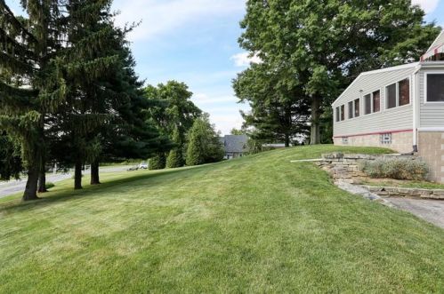 144 Addis Ave, Beaver Falls PA  15010-1016 exterior