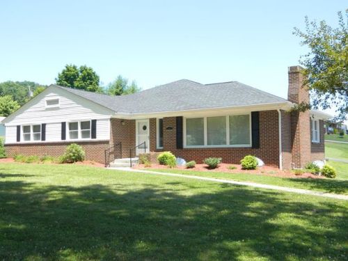 305 Wassona Cir, Thomas Bridge, VA 24354-4437