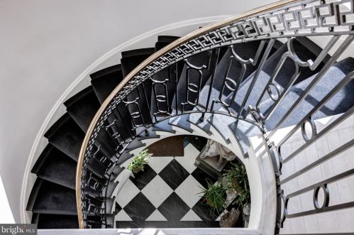 3210 R St, Washington DC  20024-3419 exterior