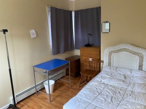 5 Thompson Hay Path, Strongs Neck NY  11733-1317 exterior