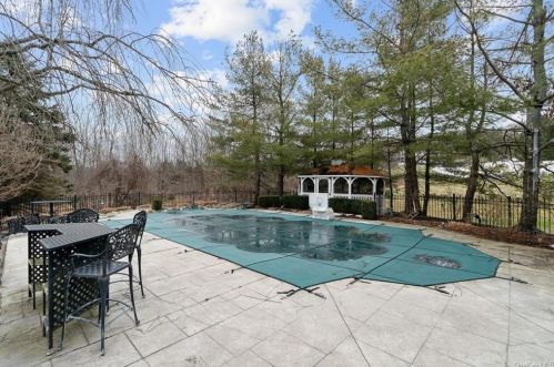 16 Mdw Rdg Rd, Warwick NY  10990-2535 exterior