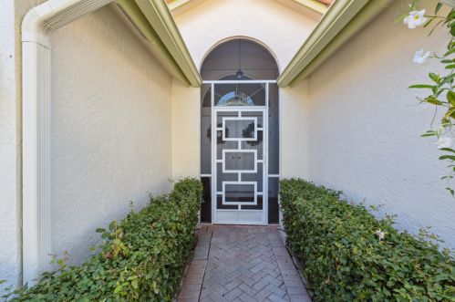 2760 Pointe Cir, West Palm Beach, FL 33413-2153