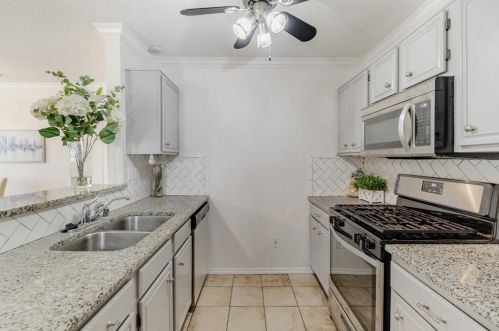 2213 Silverthorn Ln, Lewisville TX  75028-7246 exterior