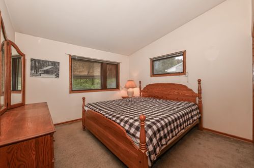 6371 Kinnickinnic Riv Pkwy, Milwaukee WI 53219-3015 exterior