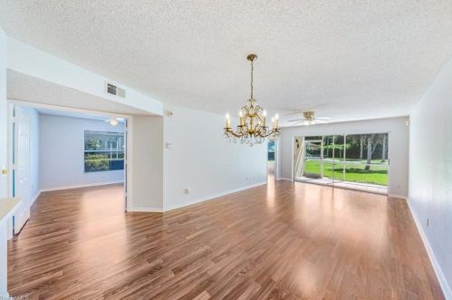 629 Squire Ct, Naples, FL 34104-6516