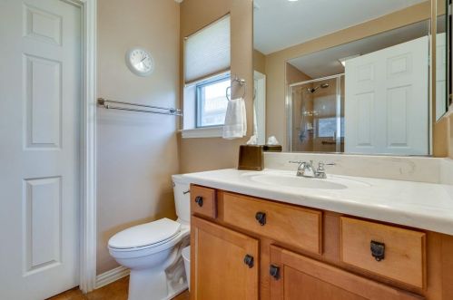 10825 Southerland Dr, Denton TX  76207-8683 exterior