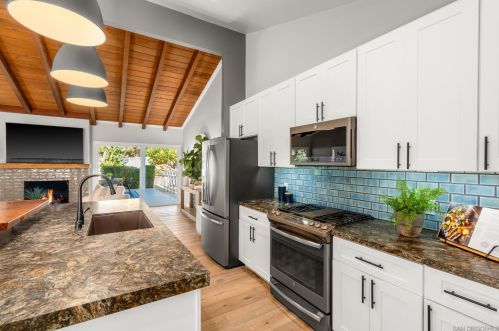 1190 Tourmaline St, San Diego CA  92109-1838 exterior