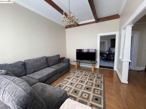 840 58th St, Oakland CA  94608-1404 exterior