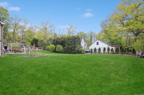 215 Croton Dam Rd, Crotonville NY  10562-2106 exterior