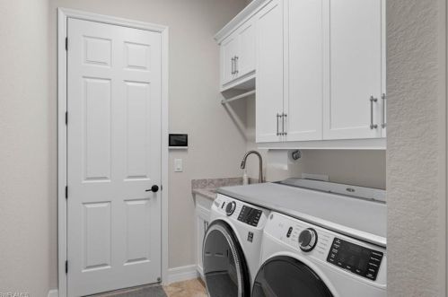 10070 Biscayne Bay Ln, Naples FL 34120-3754 exterior