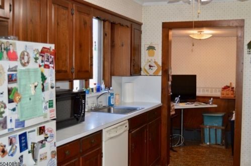 49 Main St, Flemington NJ  08822-1413 exterior