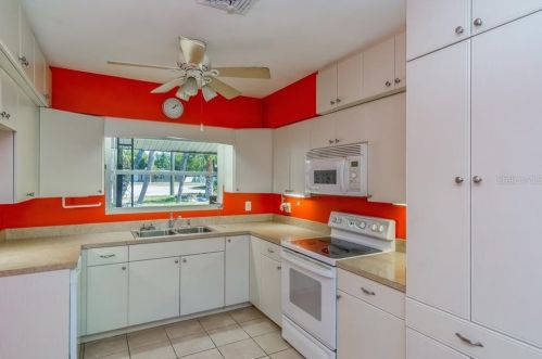 402 Lyons Bay Rd, Nokomis FL 34275-3017 exterior