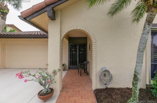 2290 Bobalink Ct, Palm City, FL 34990-2669