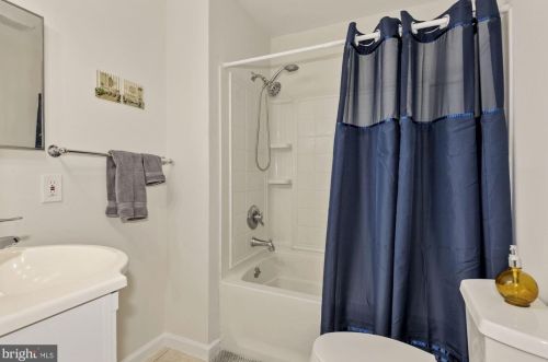 1311 Cold Harbor Ct, Herndon VA 20170-2018 exterior