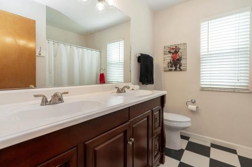 2960 Wynridge Dr, Darbydale OH  43123-8706 exterior