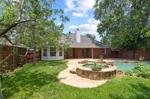700 Chateau Ct, Denton, TX 76209-1976
