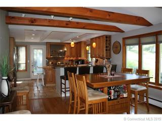 16 Robin Ln, Northford, CT 06472-1425