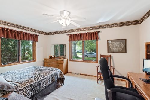 7522 Mequon Square Dr, Thiensville WI  53092-8528 exterior