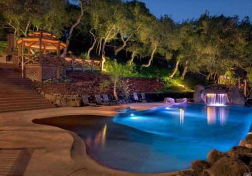 7130 Shady Oak Ln, Penngrove, CA 94951-9769