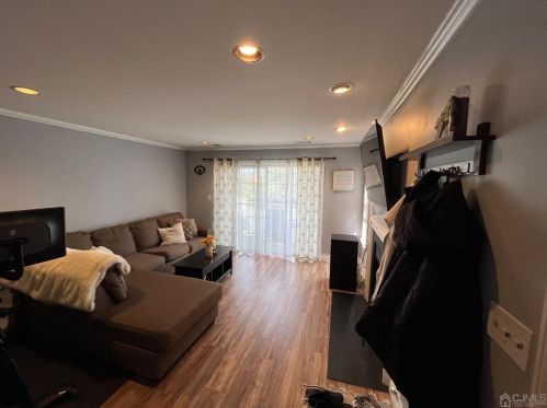 357 Crosspointe Dr, East Brunswick, NJ 08816-1849