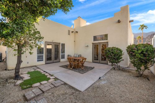 54450 Avenida Alvarado, La Quinta CA  92253-3690 exterior